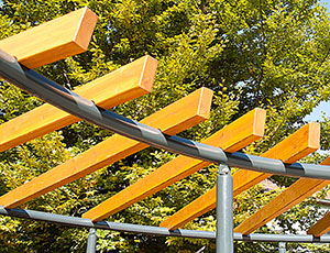 Detail I aufgekämmte Holzreiter - Ulrike Kühn Aussen Raum Ausstattung Detail I aufgekämmte Holzreiter - Ulrike Kühn Aussen Raum Ausstattung