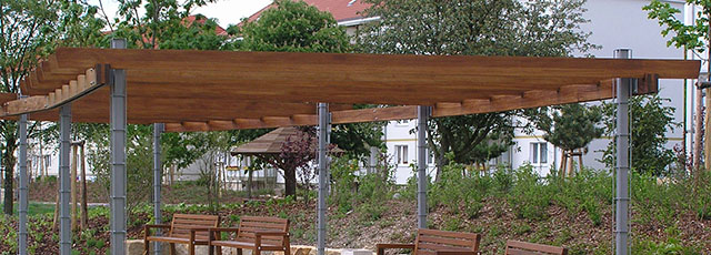 Zweireihige Pergola mit quadratischen Rankpfosten - Ulrike Kühn Aussen Raum Ausstattung
