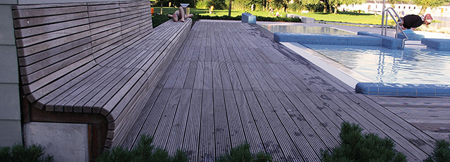 Holzdeck und Bankauflage - Ulrike Kühn Aussen Raum Ausstattung Holzdeck und Bankauflage - Ulrike Kühn Aussen Raum Ausstattung