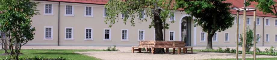 Banksystem WOOD als Baumbank - Schloss Hubertusburg Wermsdorf.