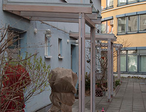 Hauseingang mit Glasüberdachung I - Ulrike Kühn Aussen Raum Ausstattung Hauseingang mit Glasüberdachung I - Ulrike Kühn Aussen Raum Ausstattung